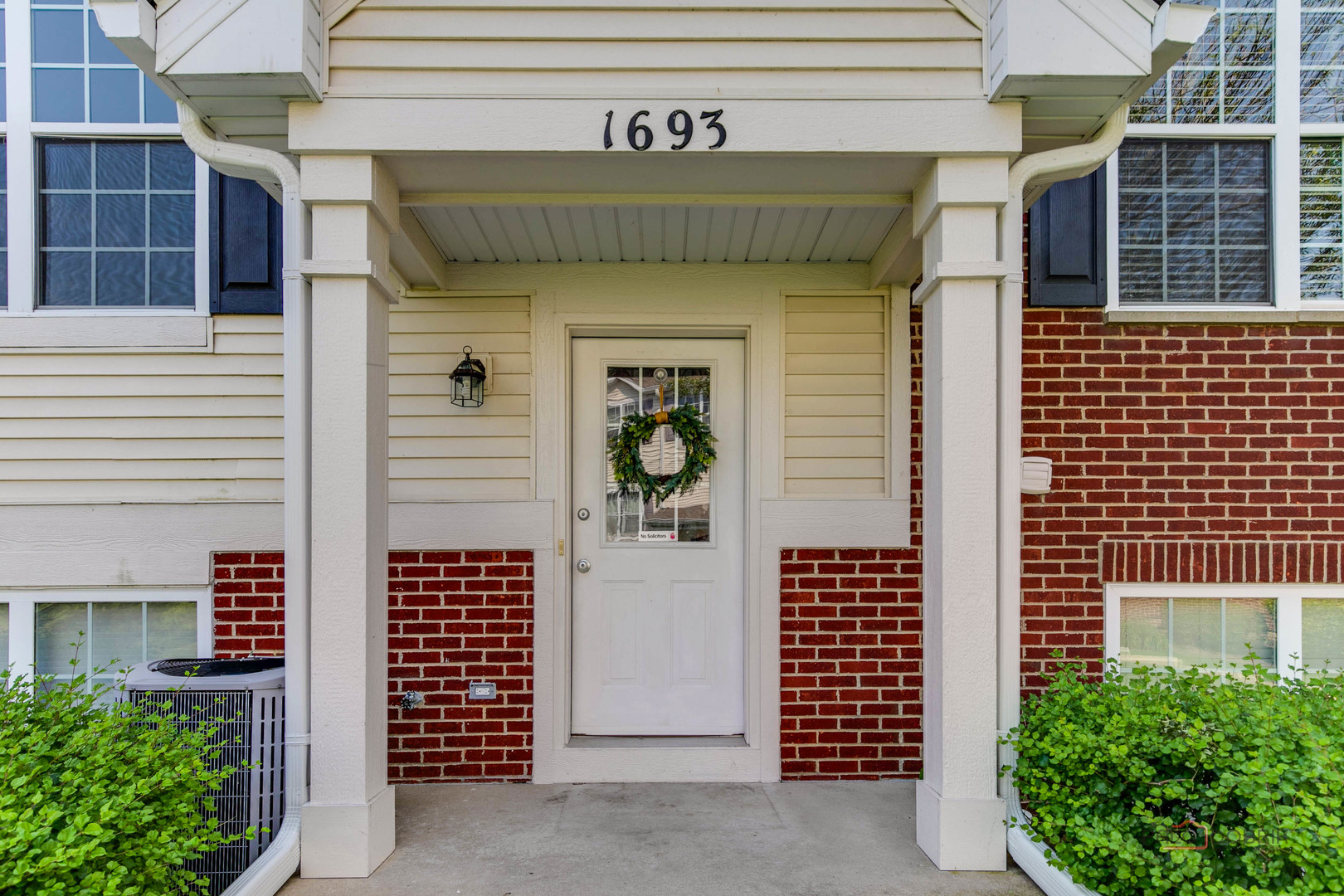 Photo 2 of 37 of 1693 W Turtle Creek Lane townhome