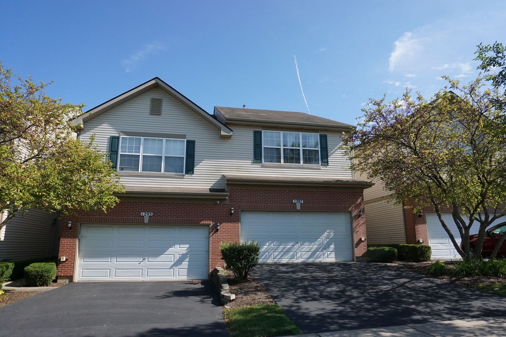 Photo 1 of 29 of 1297 W Black Wolf Road townhome