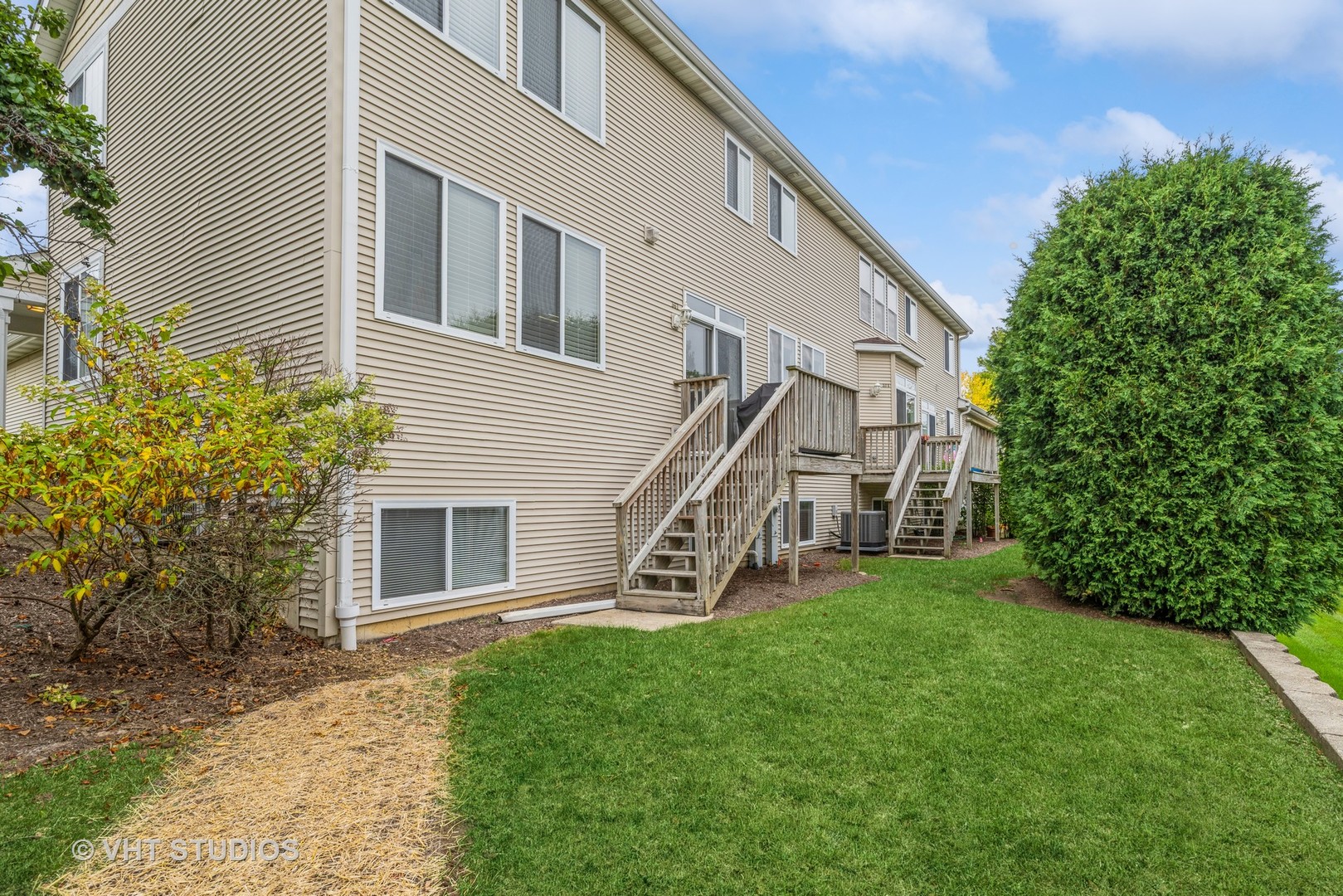 Photo 16 of 27 of 367 N Carlisle Court townhome