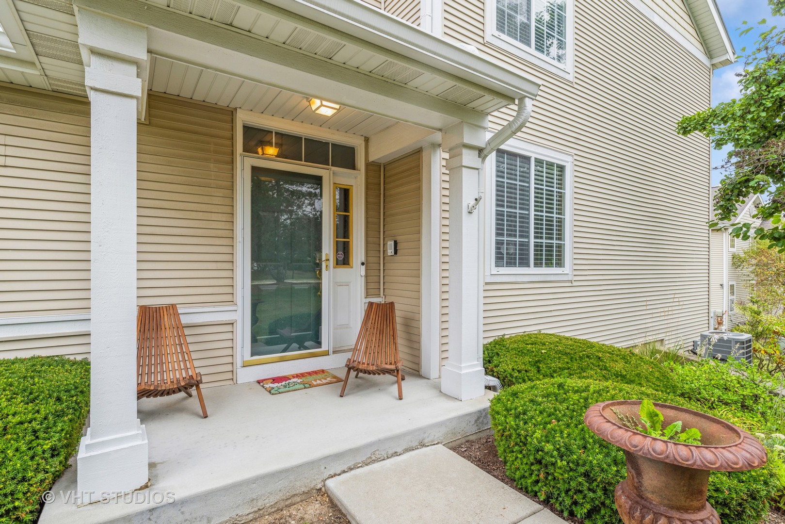 Photo 3 of 27 of 367 N Carlisle Court townhome