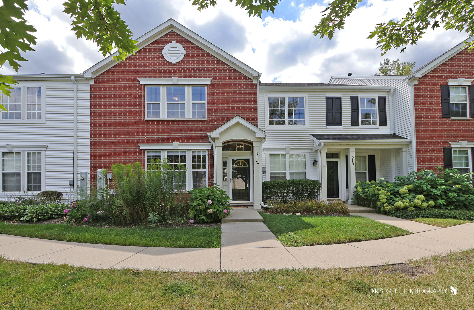 Photo 1 of 27 of 312 S Fieldstone Court 86 townhome