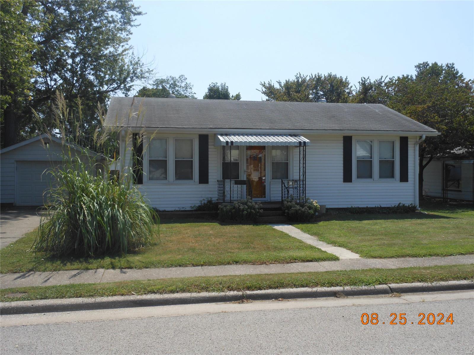 Photo 1 of 20 of 145 E 6th Street house