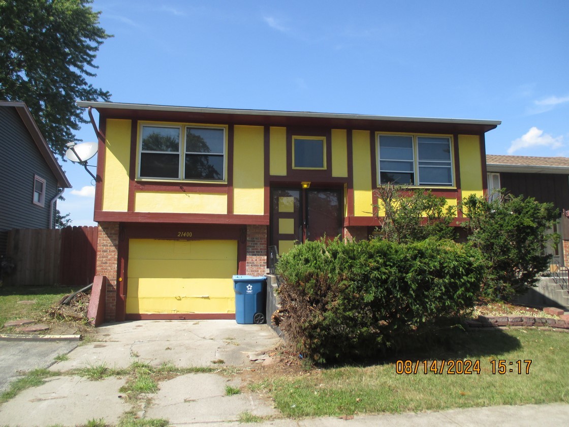 Photo 1 of 16 of 21400 Peterson Avenue townhome