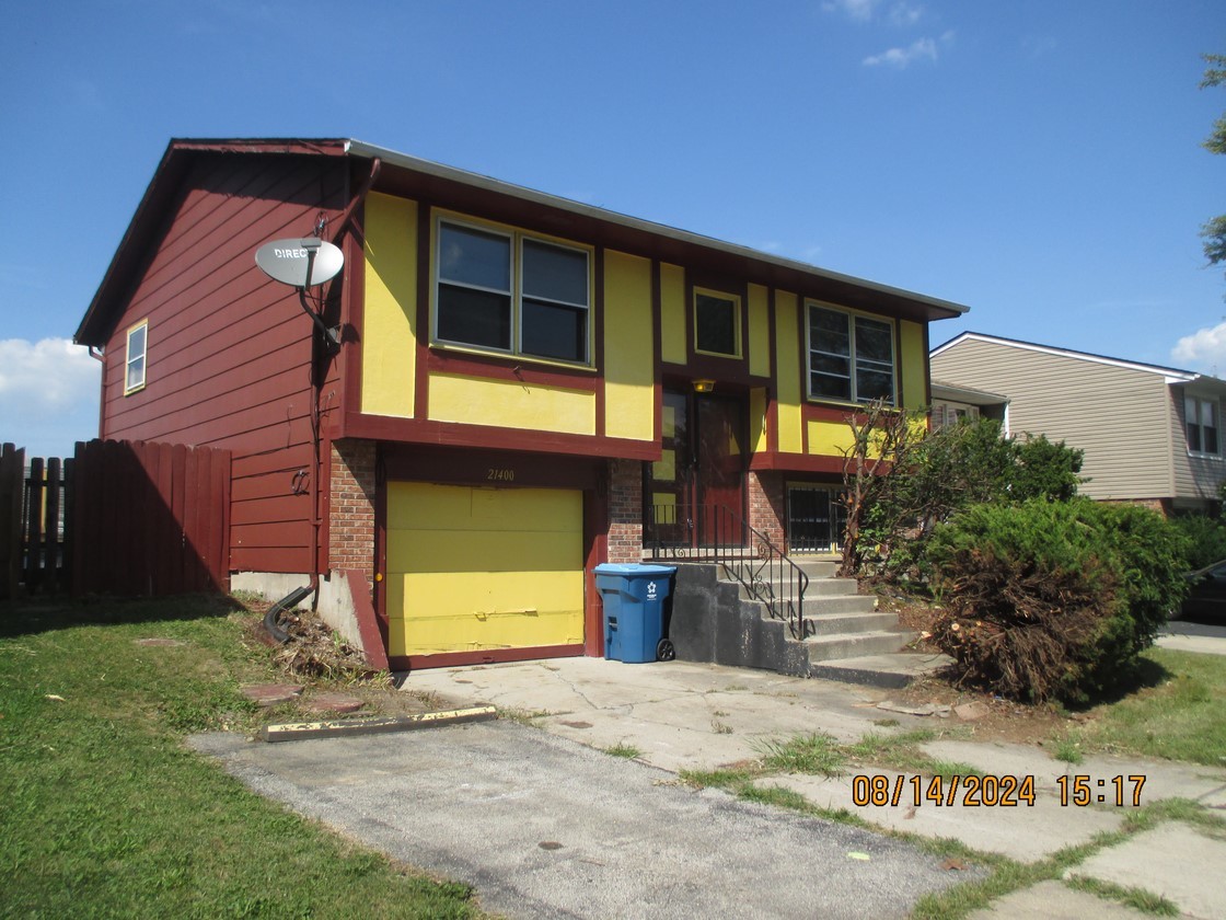 Photo 2 of 16 of 21400 Peterson Avenue townhome