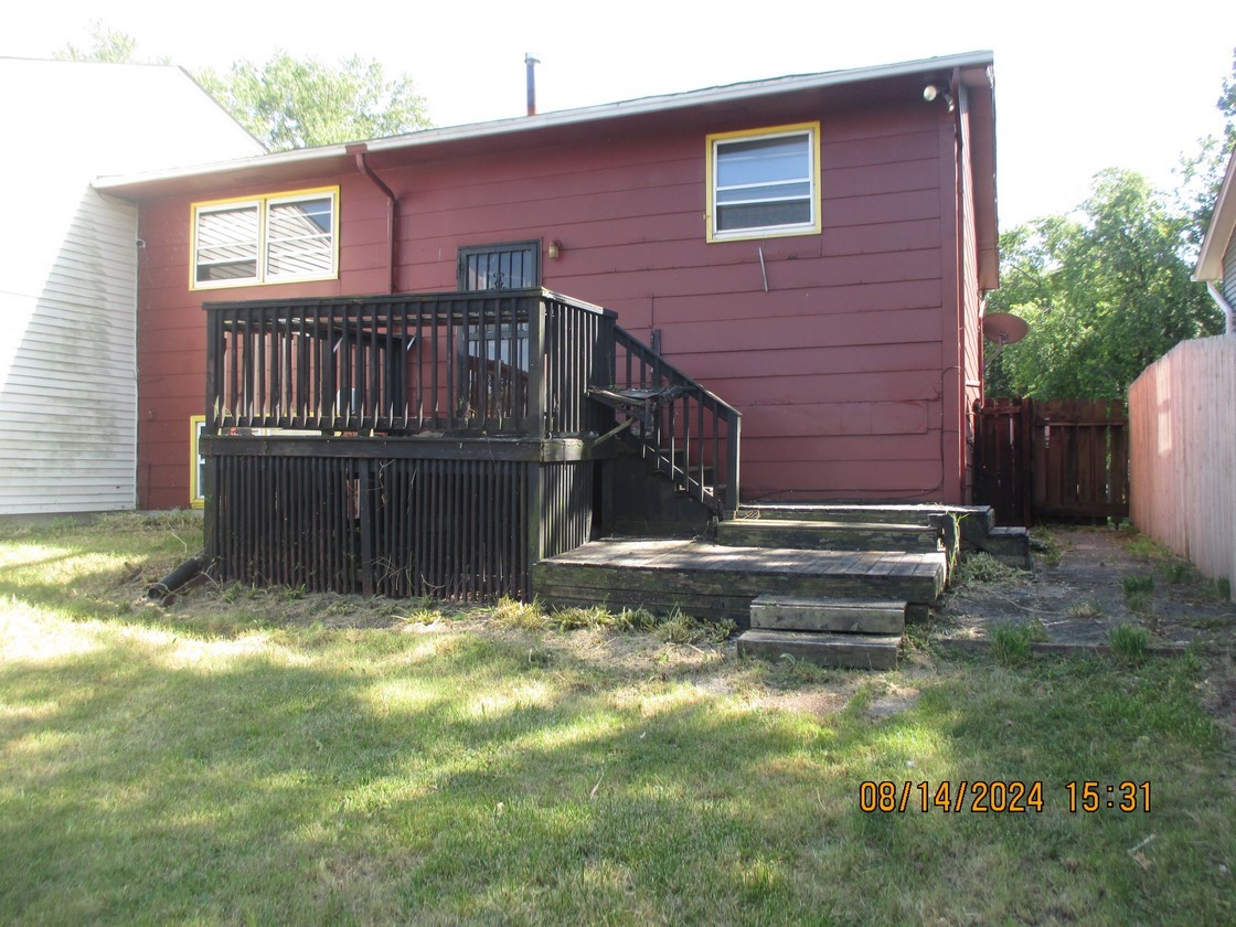 Photo 3 of 16 of 21400 Peterson Avenue townhome