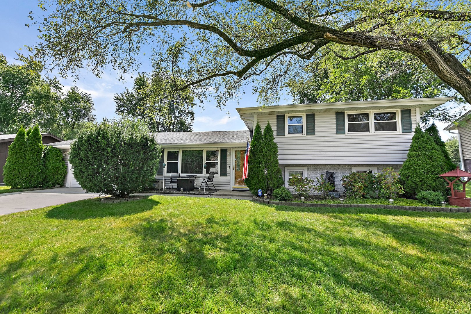 Photo 1 of 26 of 934 Cornell Lane house