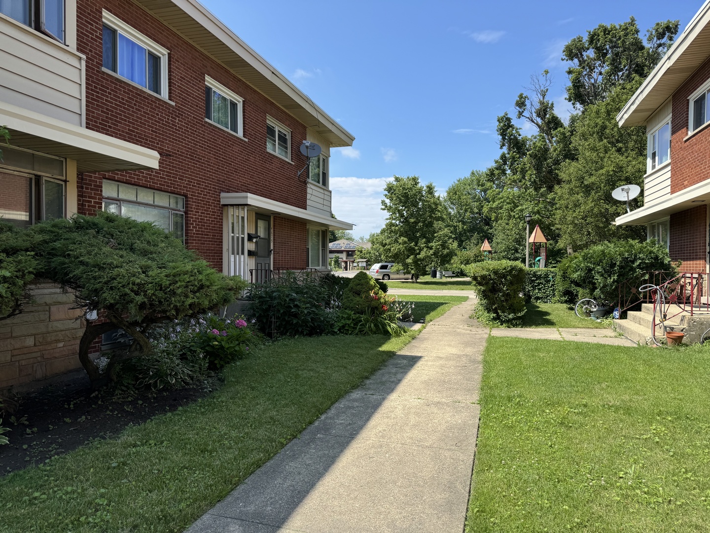 Photo 2 of 4 of 4679 Brummel Street townhome