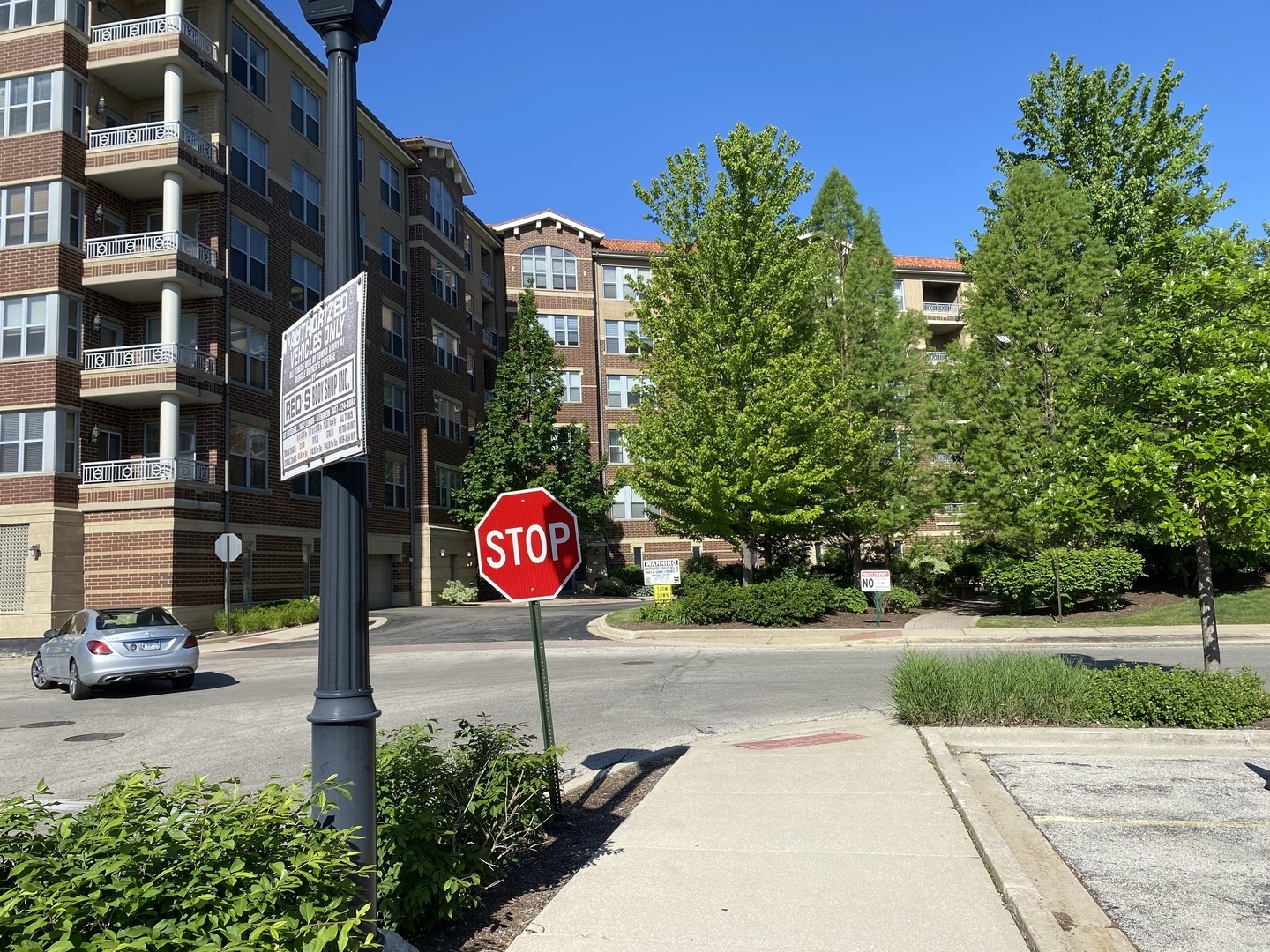 Photo 1 of 8 of 9350 Skokie Boulevard 607 condo