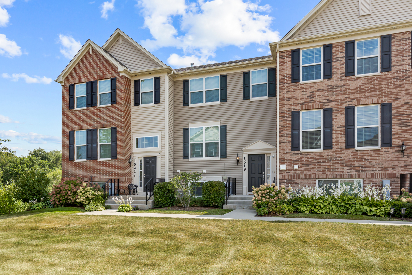 Photo 1 of 19 of 1519 Deer Pointe Drive townhome