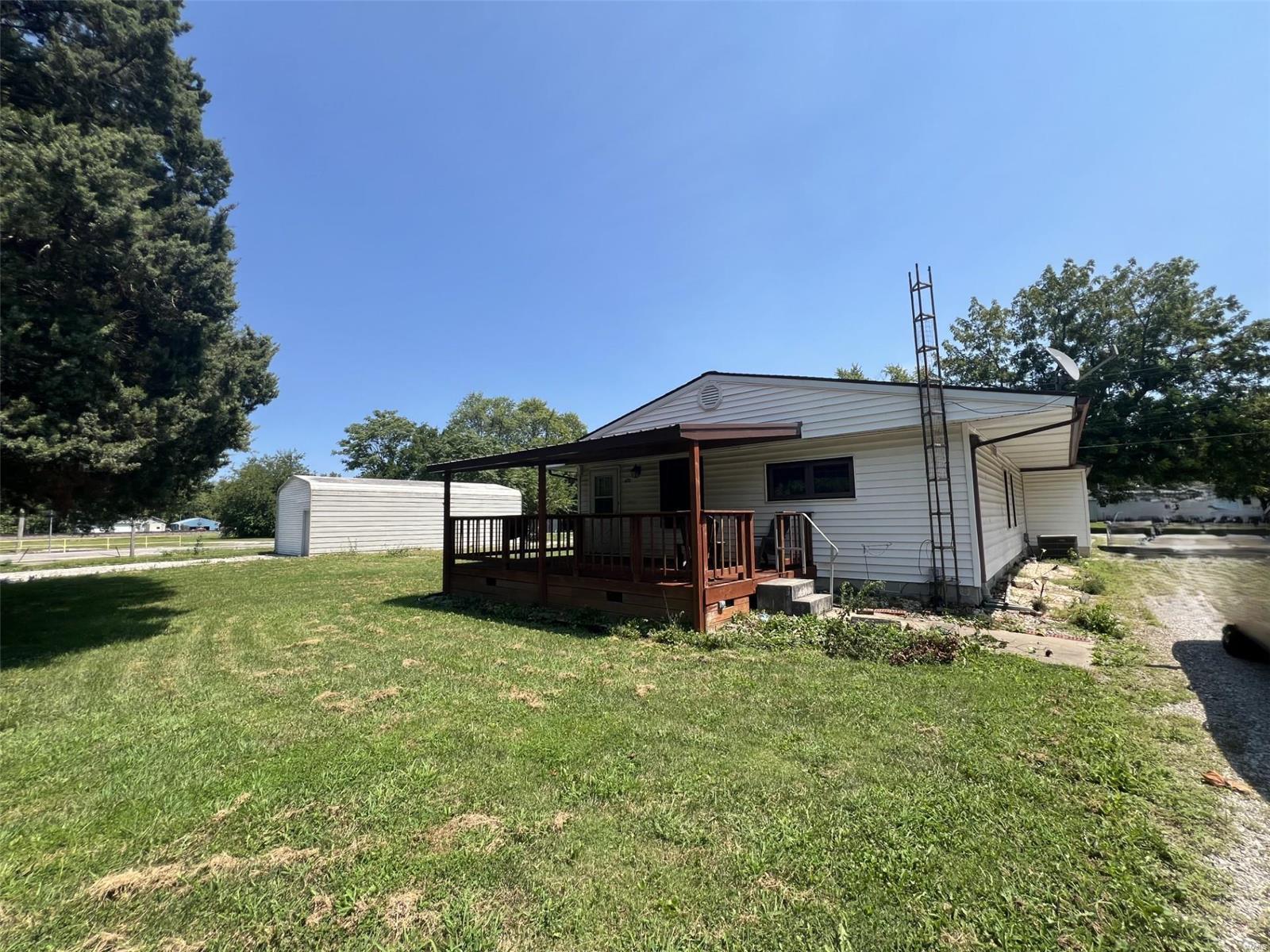 Photo 1 of 13 of 420 N Ash Street mobile home