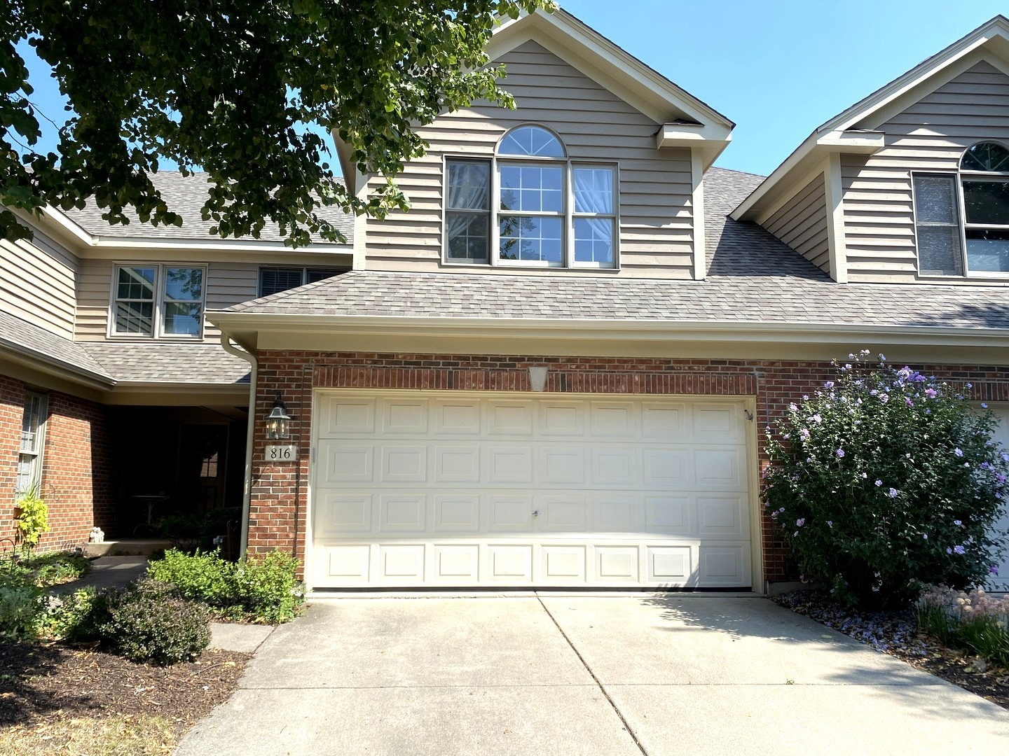 Photo 1 of 17 of 816 King Henry Lane townhome