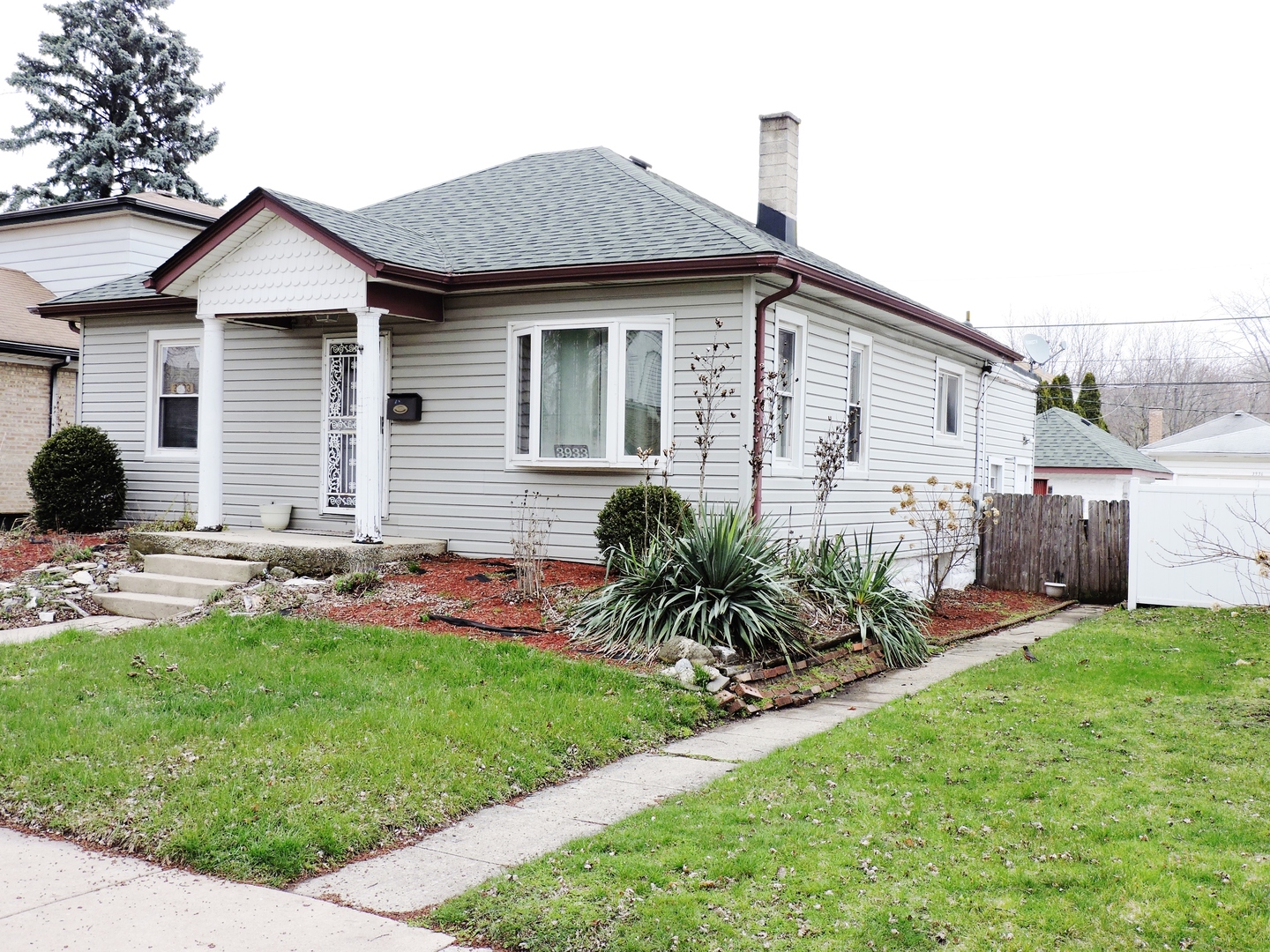 Photo 2 of 26 of 3933 Elmwood Avenue house