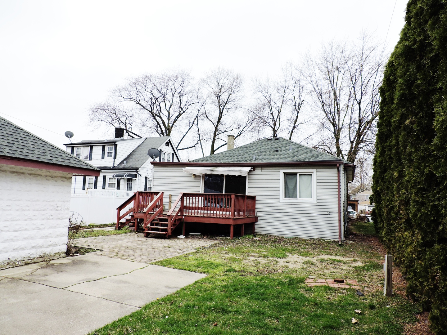 Photo 21 of 26 of 3933 Elmwood Avenue house