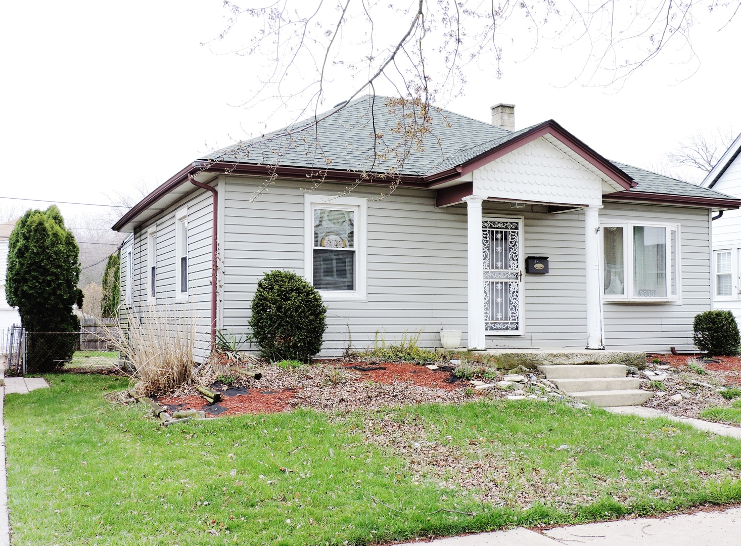 Photo 3 of 26 of 3933 Elmwood Avenue house