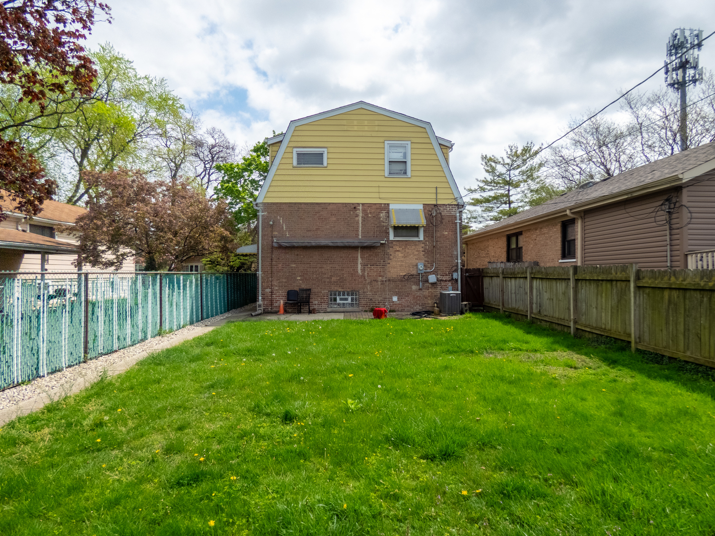 Photo 15 of 16 of 4240 Elmwood Avenue house