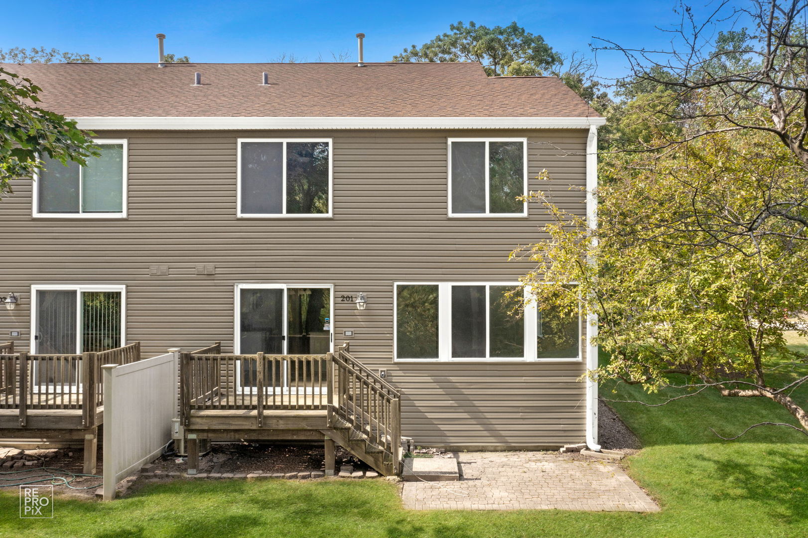 Photo 3 of 26 of 201 Locksley Drive townhome