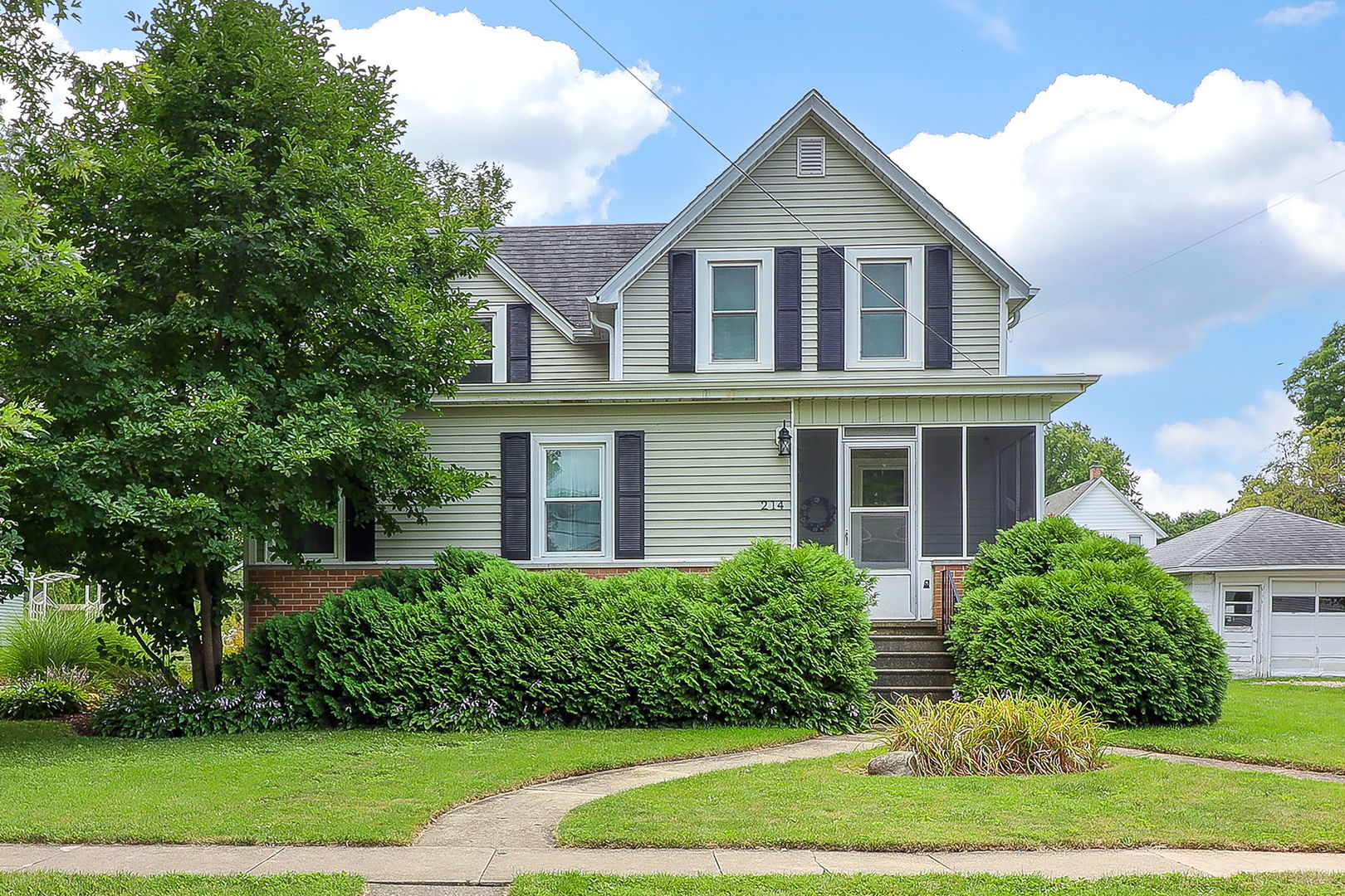 Photo 1 of 25 of 214 E Elm Street house