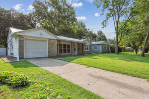 Photo 1 of 30 of 912 N Linview Avenue house