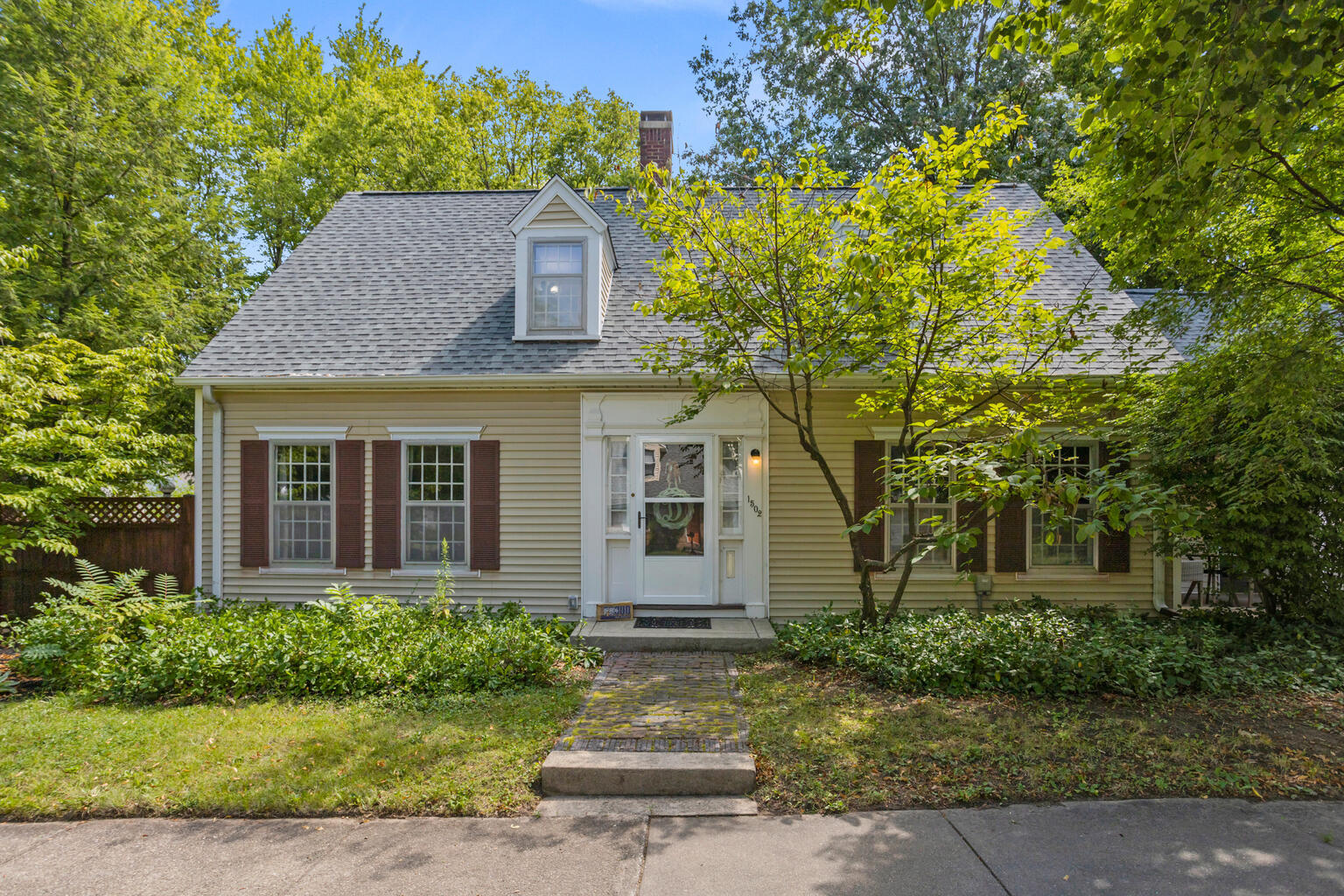 Photo 2 of 41 of 1502 S Orchard Street house