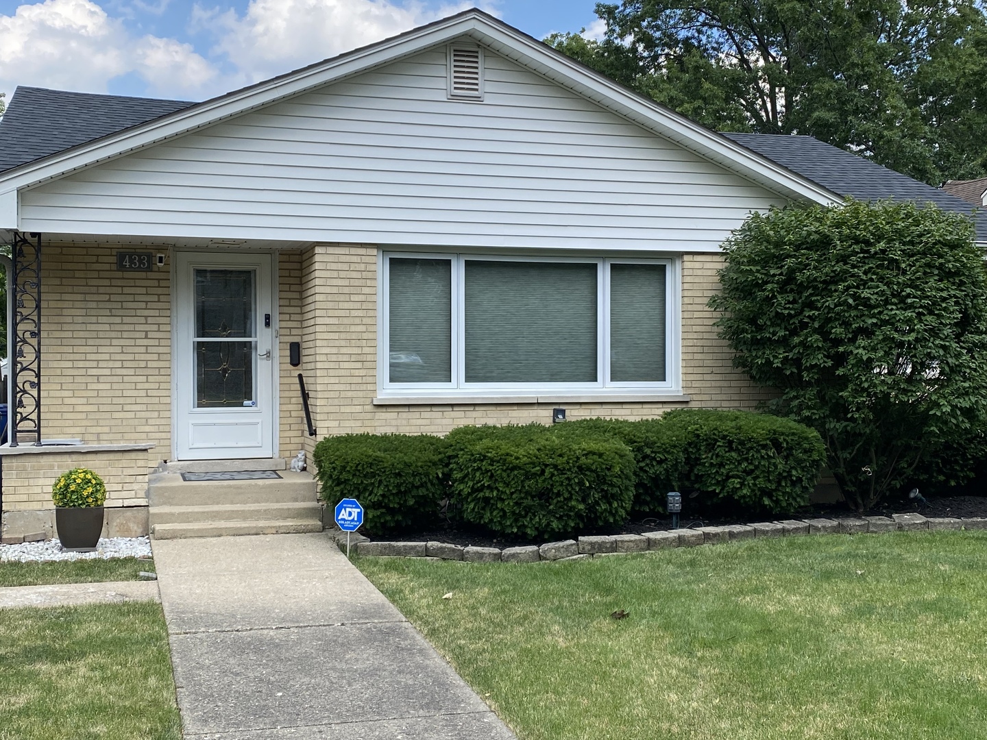 Photo 1 of 23 of 433 S Illinois Avenue house