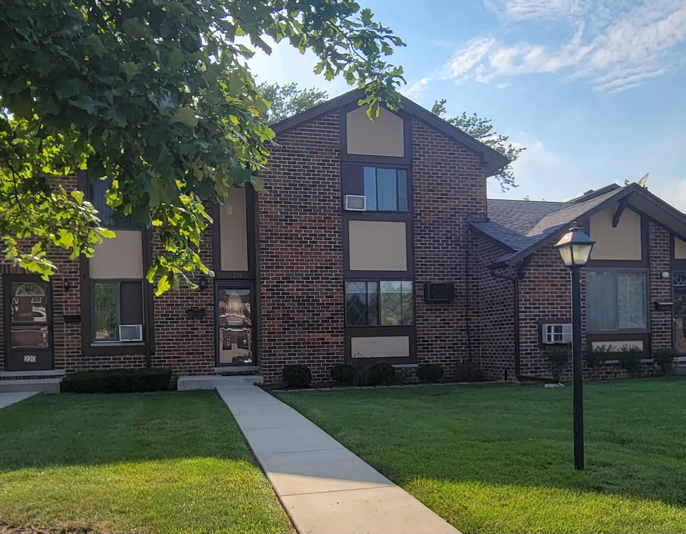 Photo 1 of 12 of 1S216 Ardmore Avenue townhome