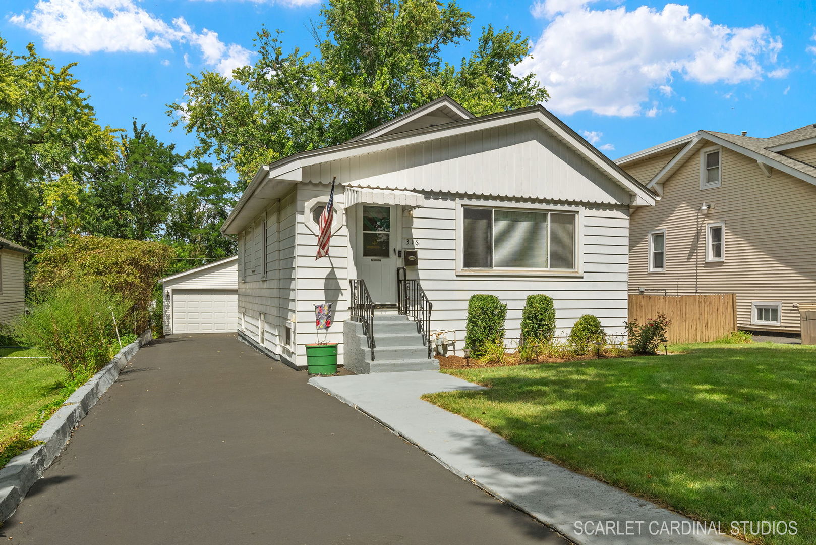 Photo 1 of 20 of 316 W Kenilworth Avenue house