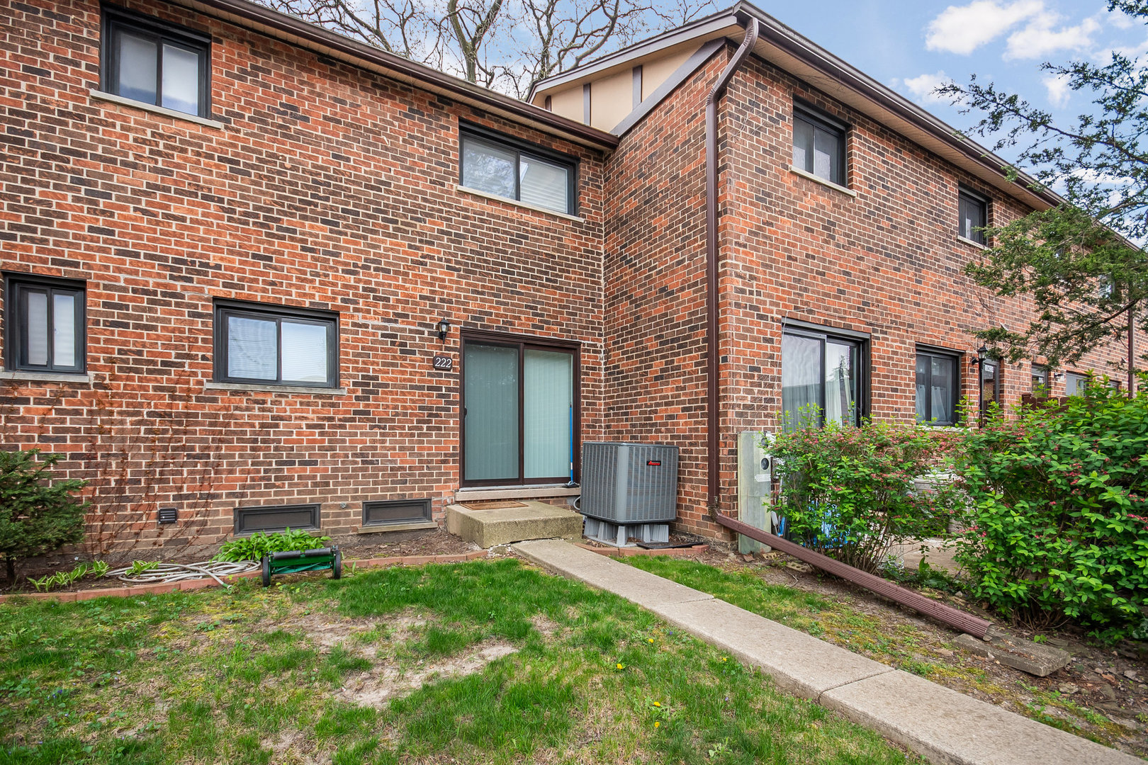 Photo 20 of 21 of 18w222 Standish Lane townhome