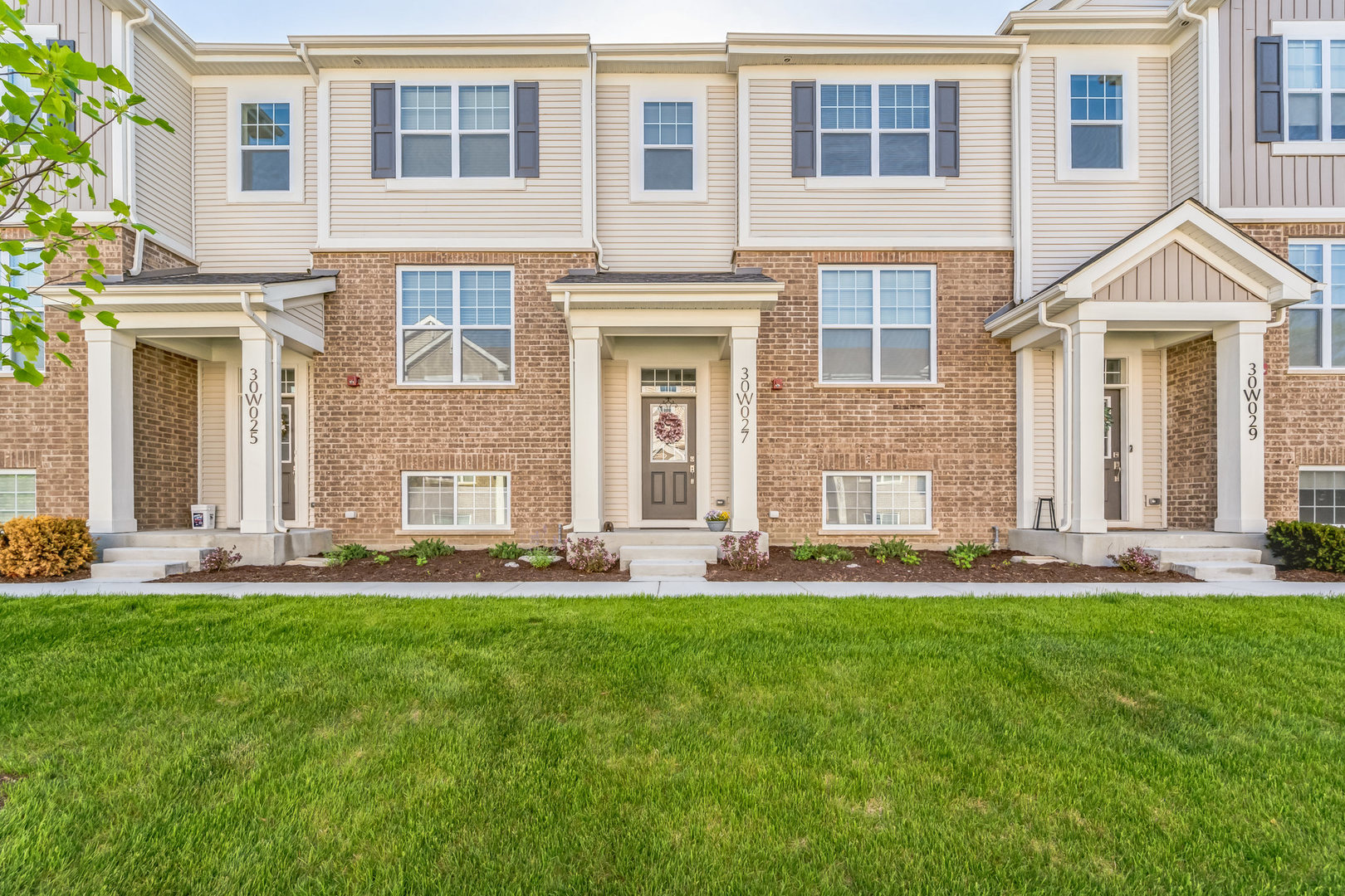 Photo 1 of 27 of 30W027 Brayman Court townhome