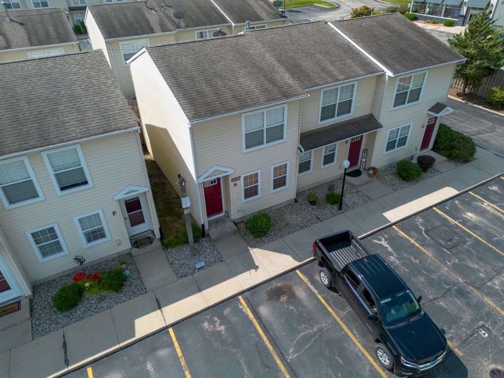 Photo 1 of 19 of 657 W LIBERTY Street A townhome