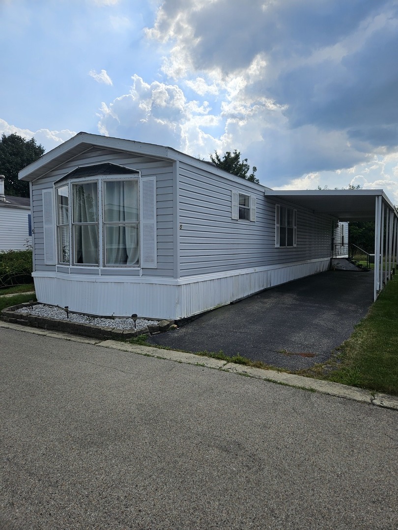 Photo 2 of 17 of 27W370 GENEVA Road 5 mobile home