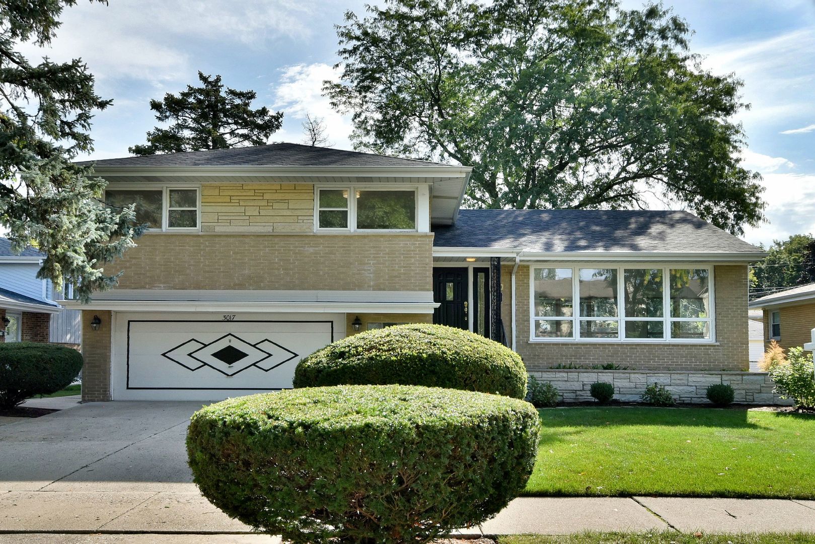 Photo 3 of 22 of 3017 Buckingham Avenue house