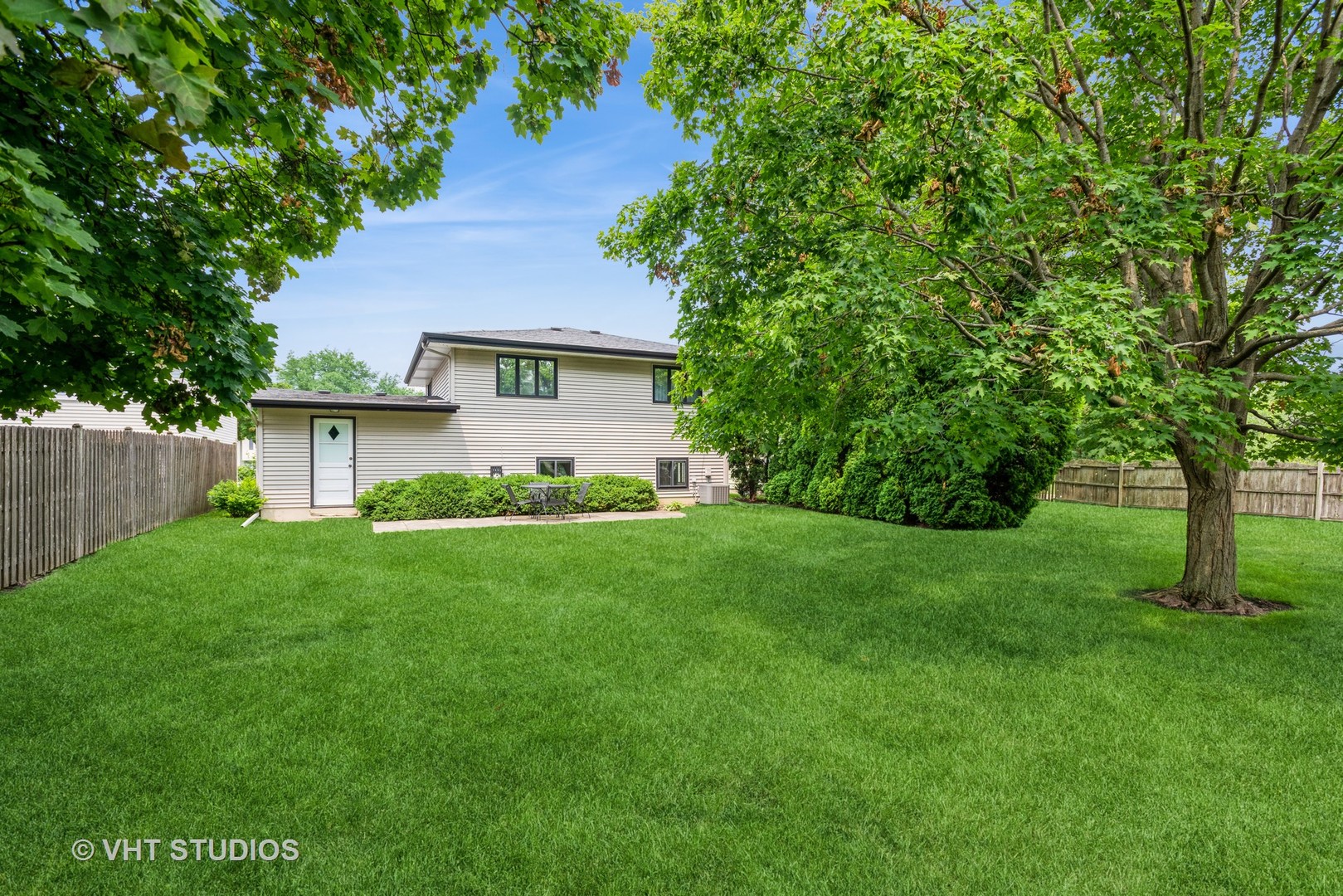 Photo 16 of 16 of 1516 E Lowden Avenue house