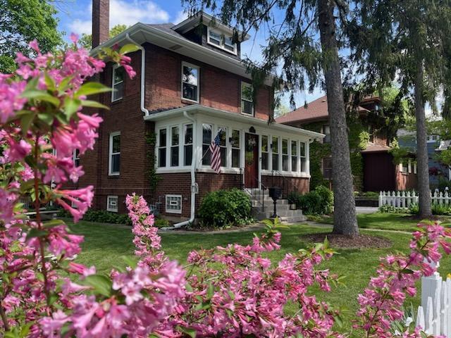 Photo 3 of 27 of 417 E Willow Avenue house