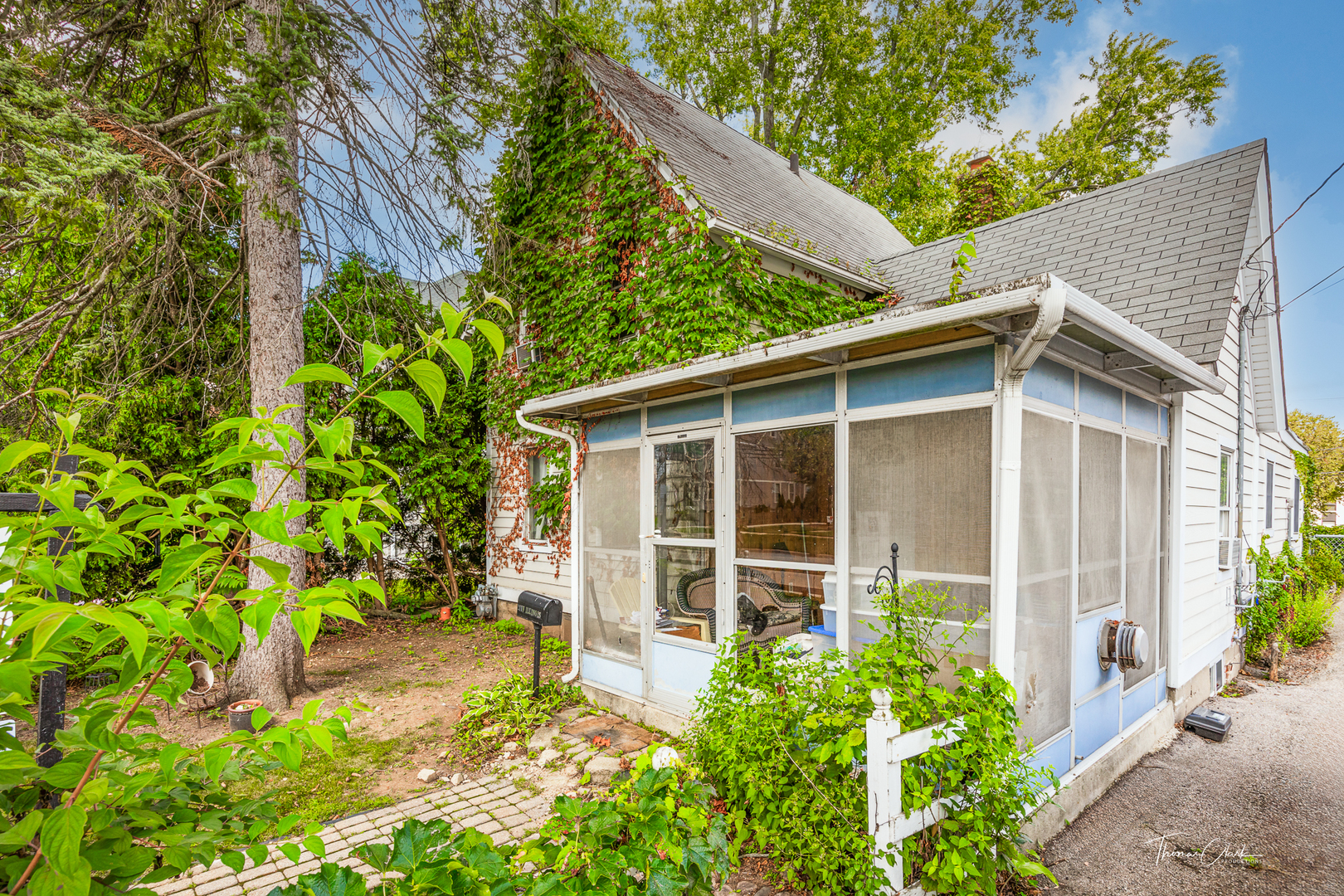 Photo 1 of 7 of 211 W Illinois Street house