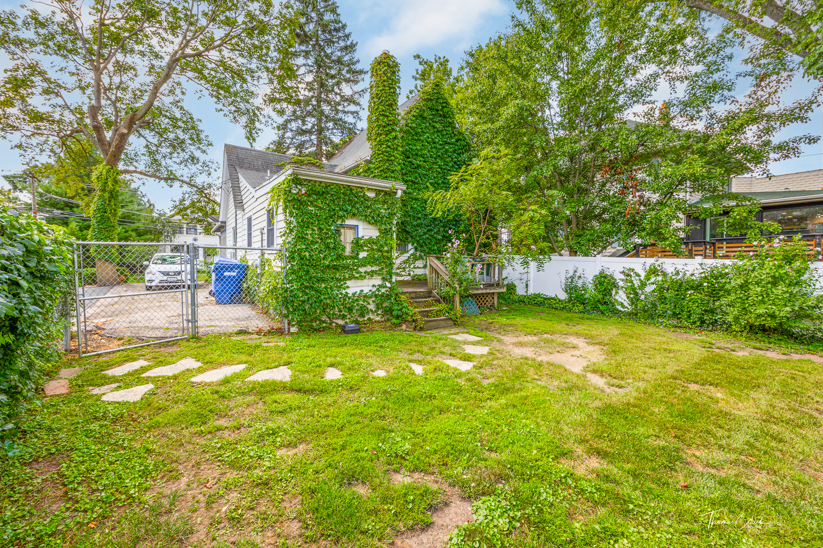 Photo 3 of 7 of 211 W Illinois Street house