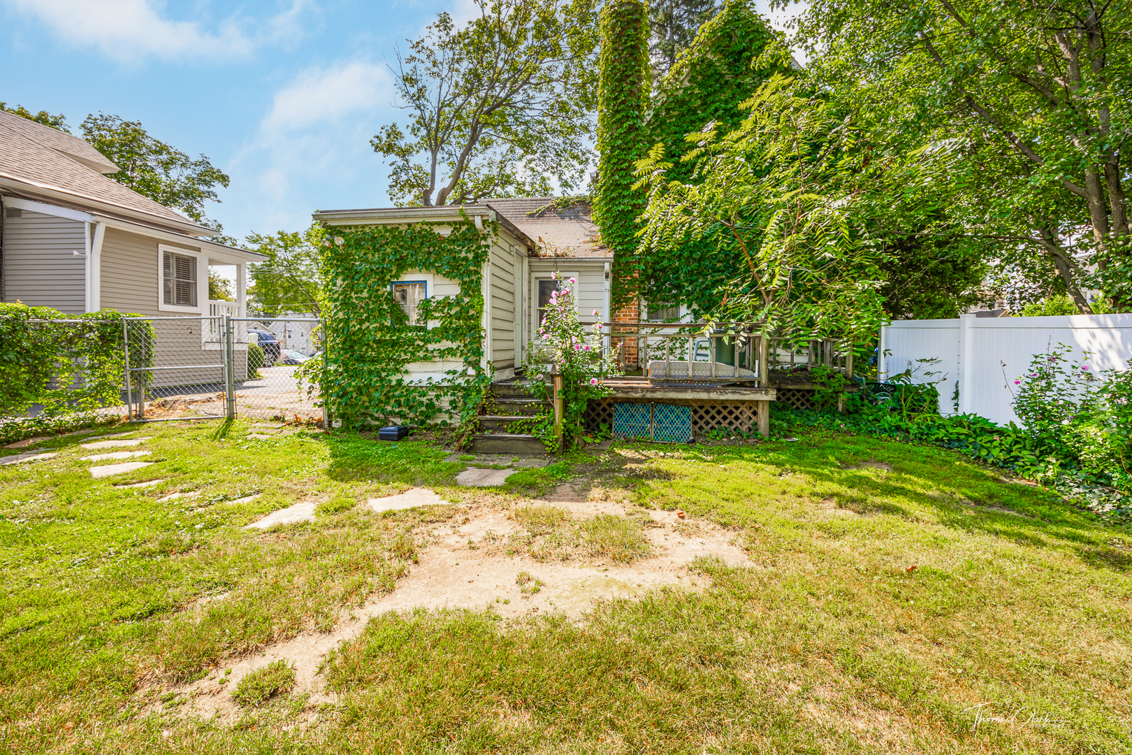 Photo 4 of 7 of 211 W Illinois Street house