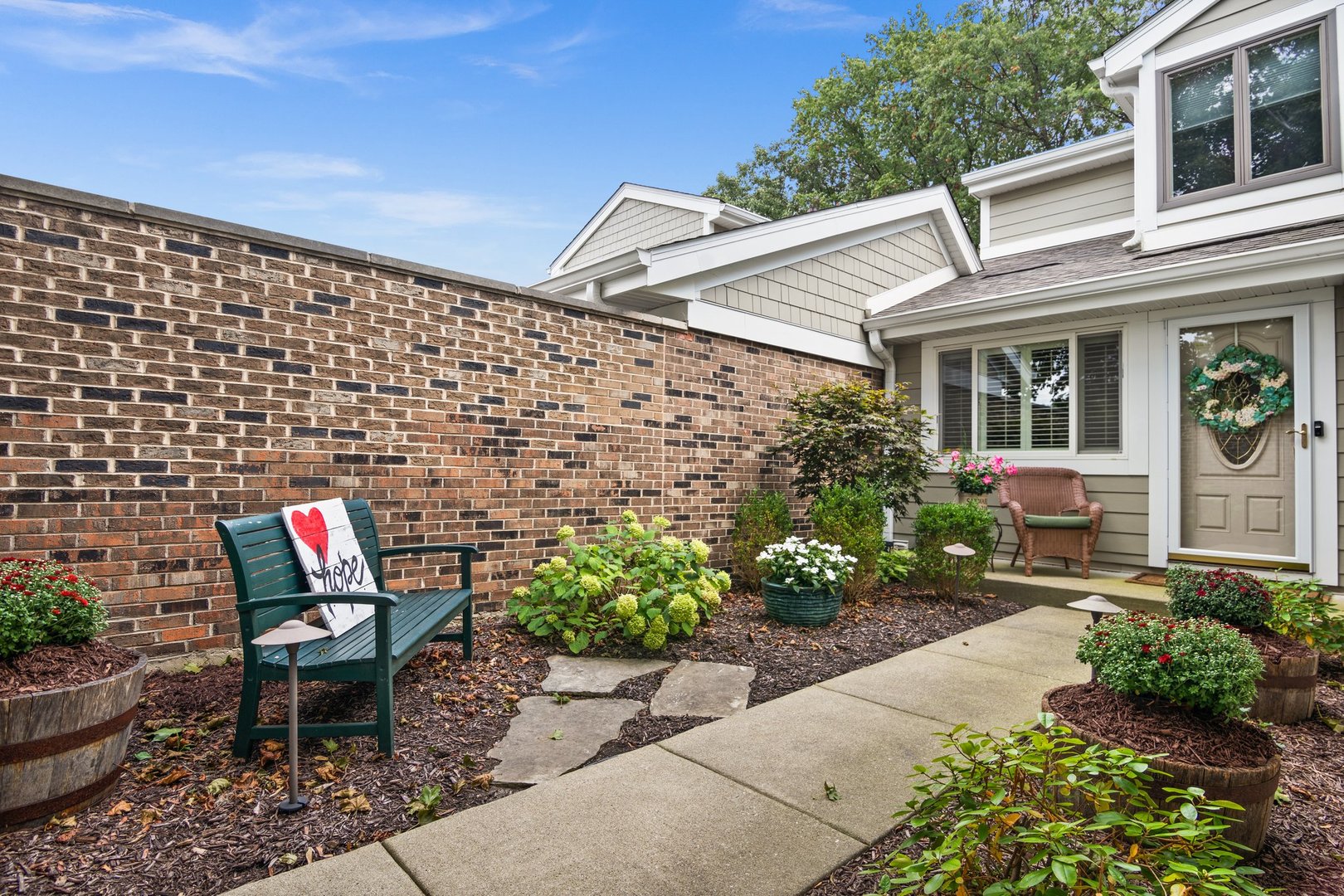 Photo 4 of 39 of 1601 Thornwood Drive townhome