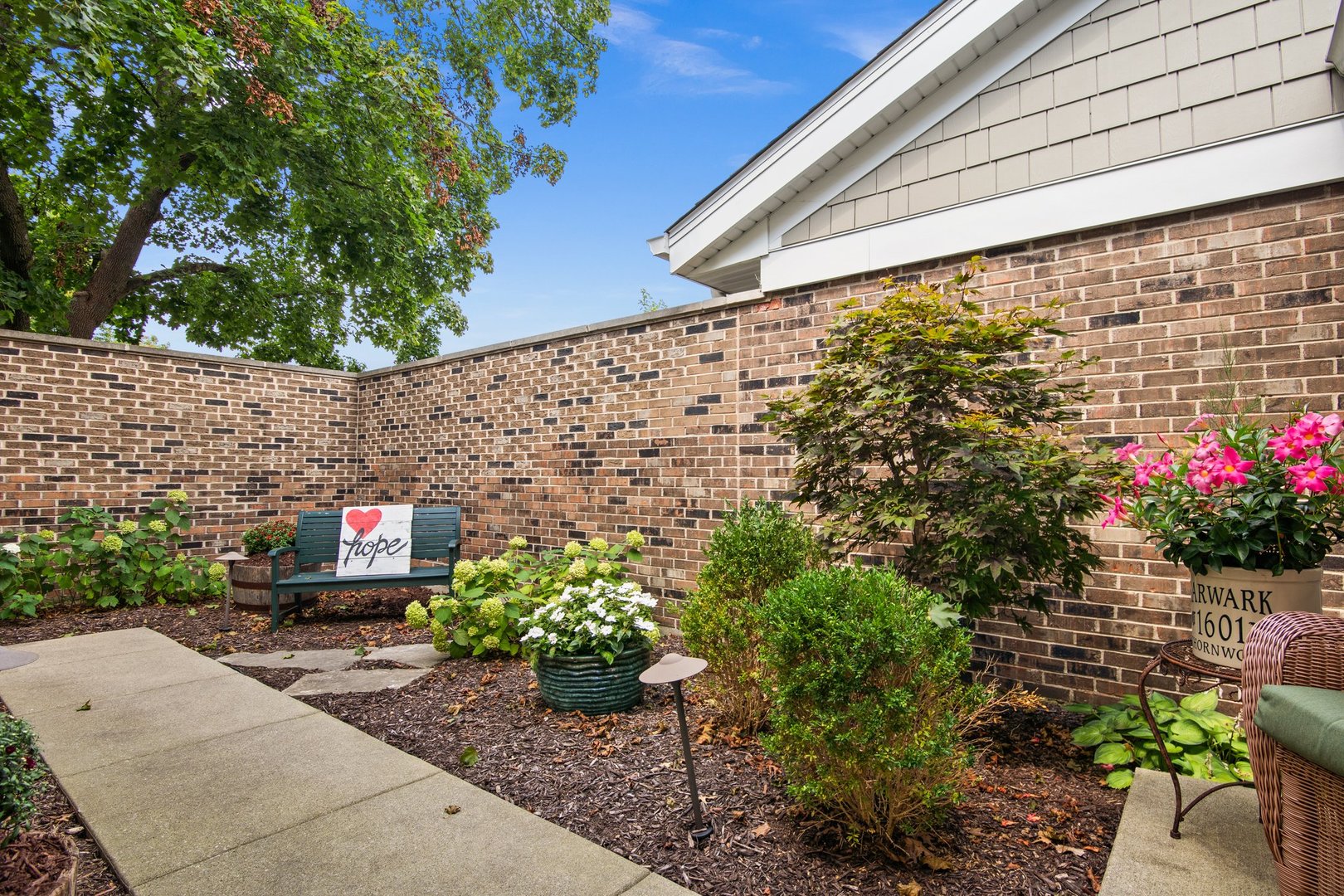 Photo 5 of 39 of 1601 Thornwood Drive townhome