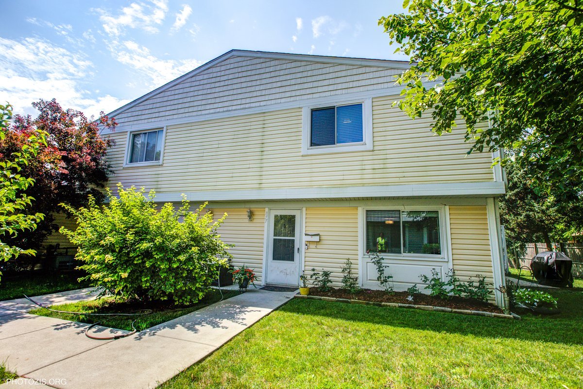 Photo 6 of 31 of 877 Oxford Place 113B townhome