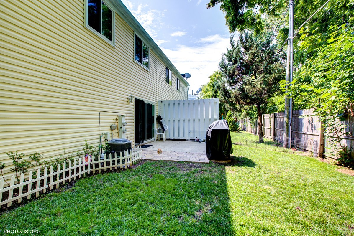 Photo 7 of 31 of 877 Oxford Place 113B townhome