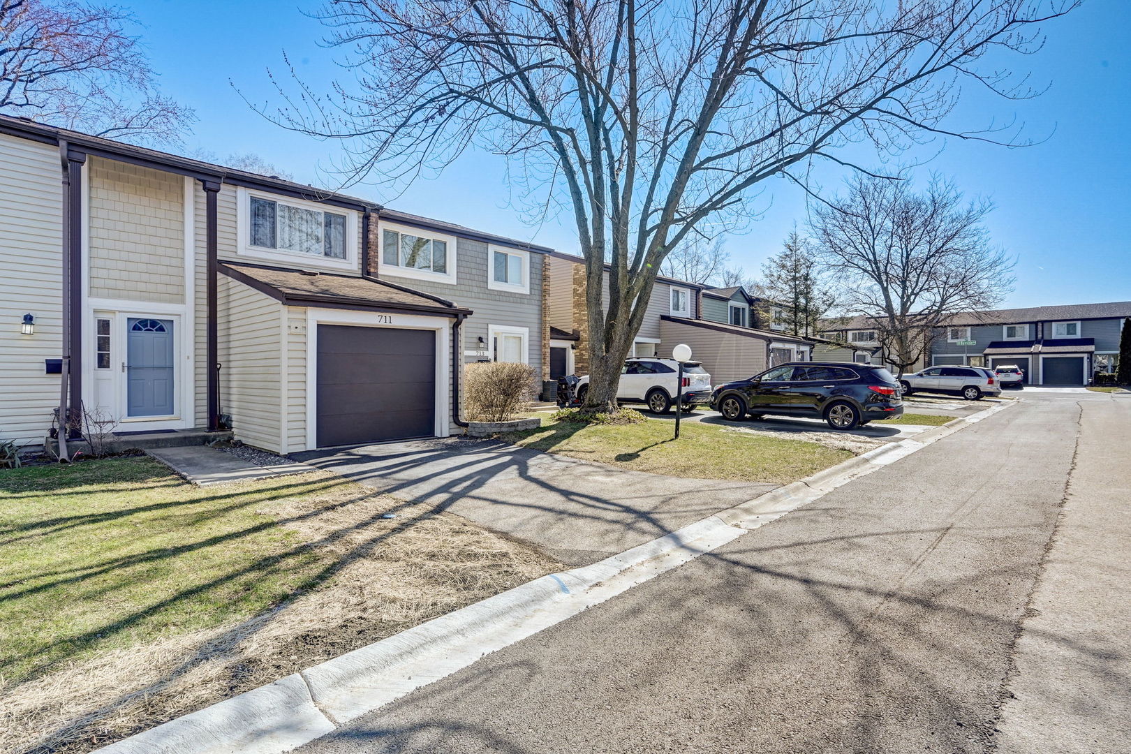 Photo 2 of 29 of 711 Bayside Court 0 townhome