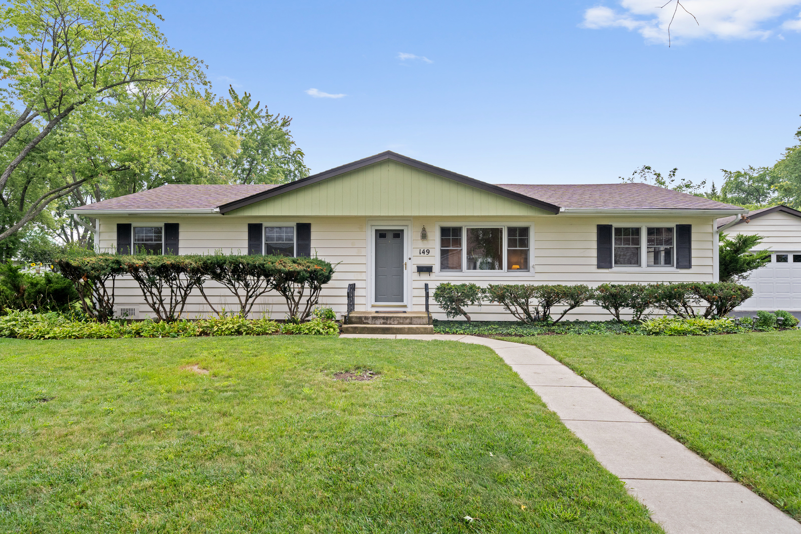 Photo 2 of 26 of 149 W Norman Lane house