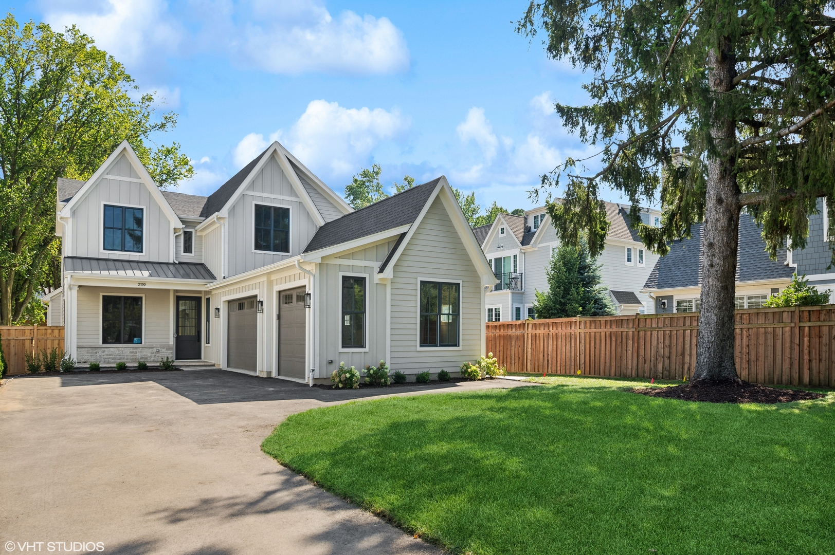 Photo 1 of 25 of 2119 Wilmette Avenue house