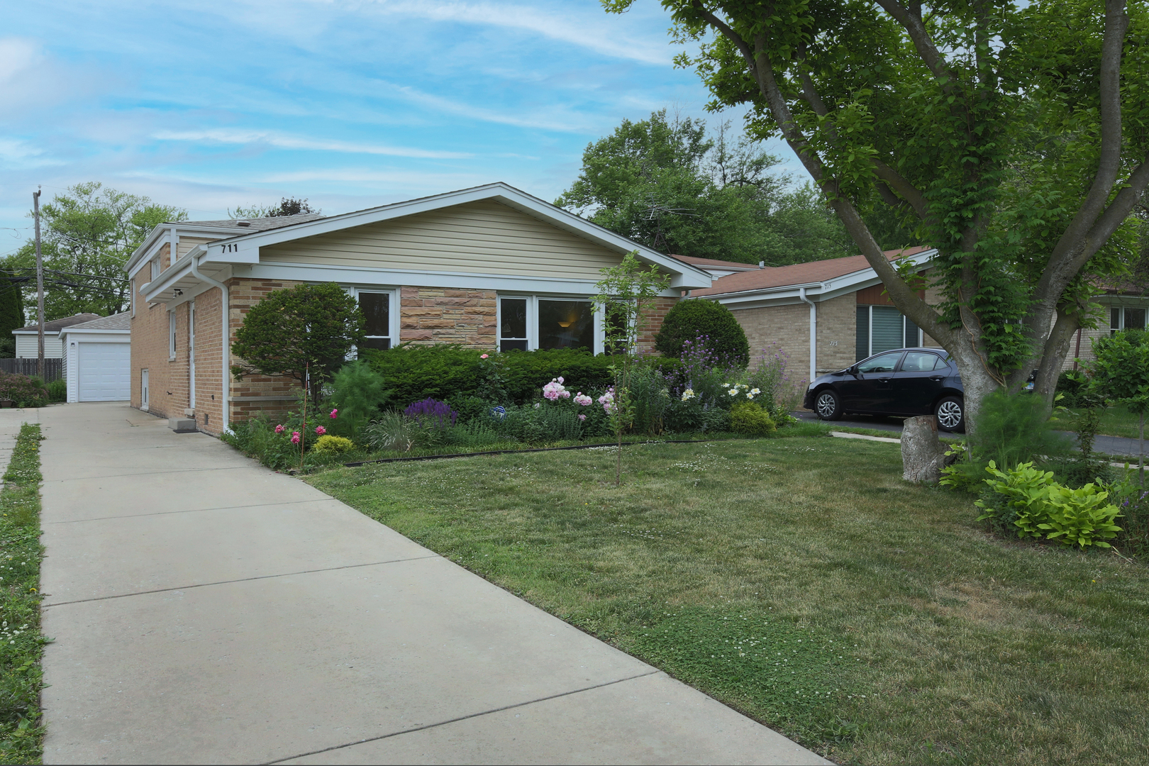 Photo 1 of 16 of 711 Leamington Avenue condo