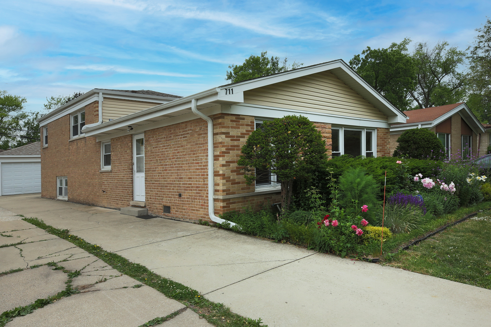 Photo 1 of 16 of 711 Leamington Avenue condo