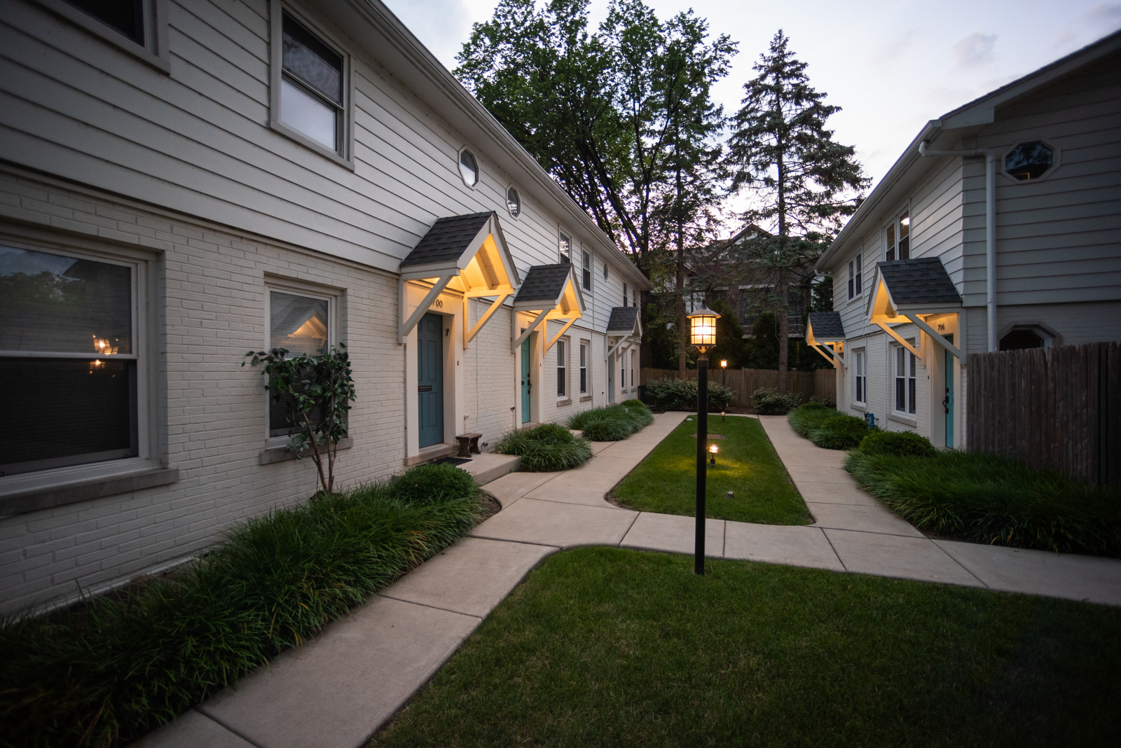 Photo 1 of 18 of 702 Green Bay Road 702 townhome