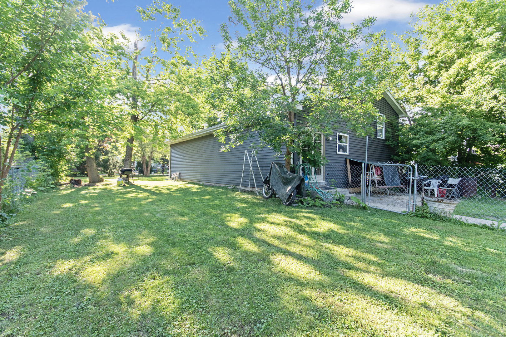 Photo 15 of 16 of 2917 Gilboa Avenue house