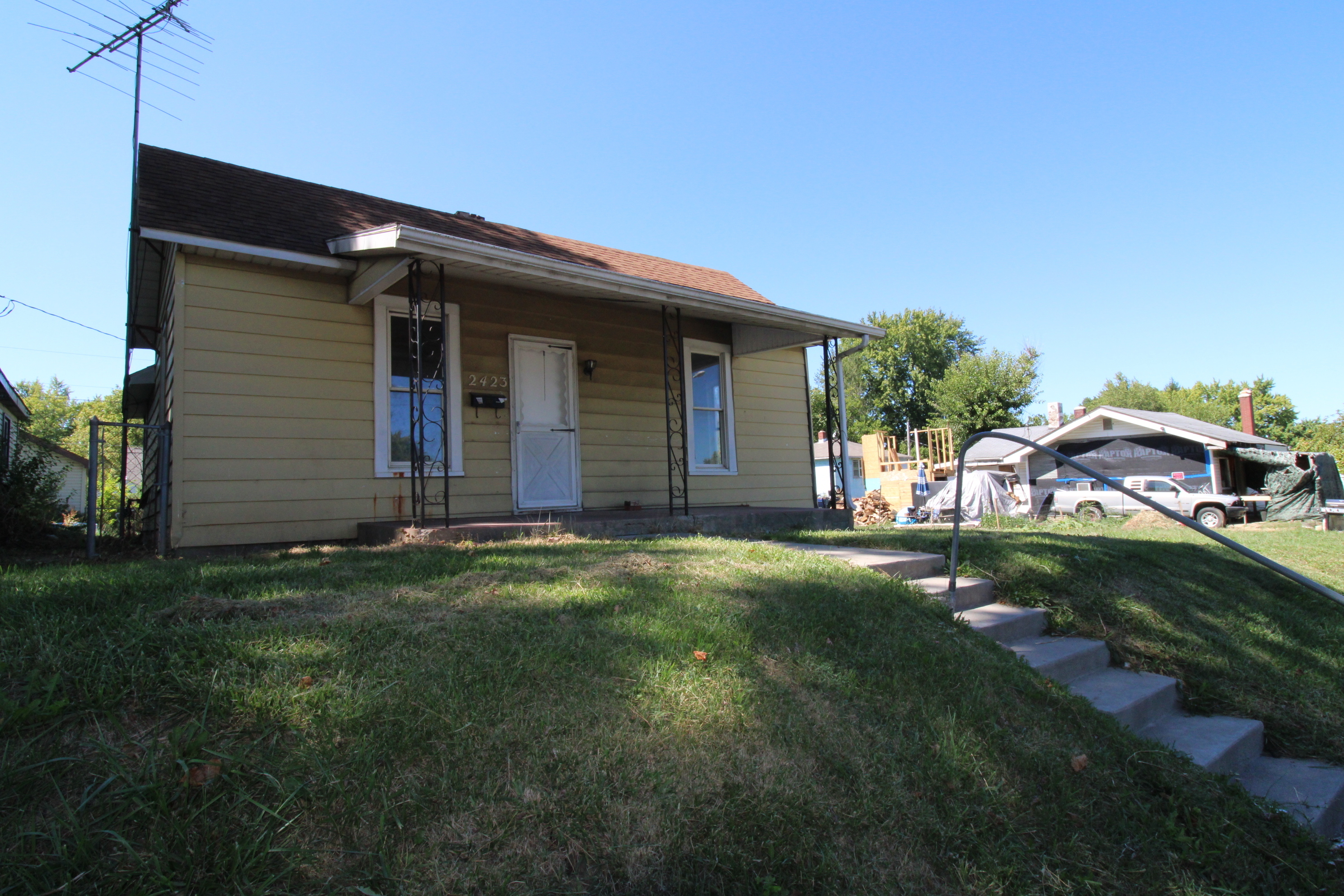 Photo 2 of 11 of 2423 Lincoln Street house