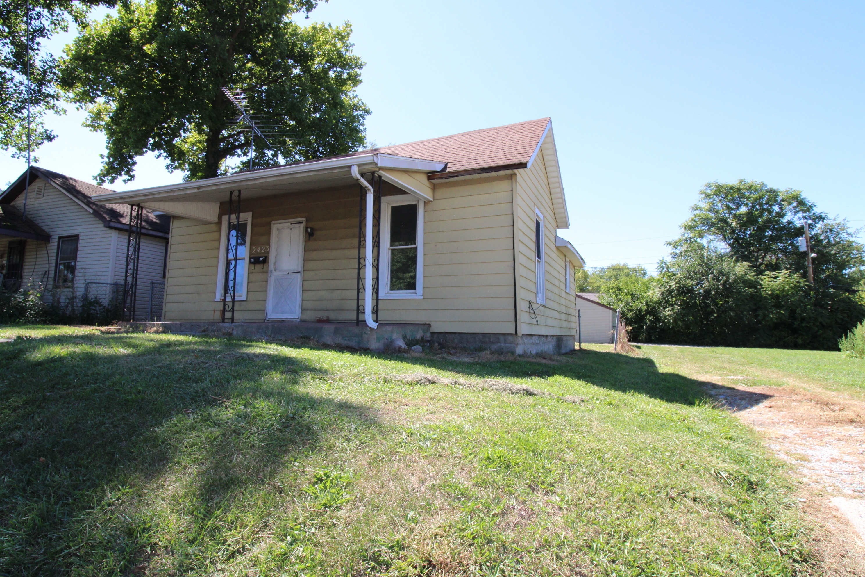 Photo 3 of 11 of 2423 Lincoln Street house