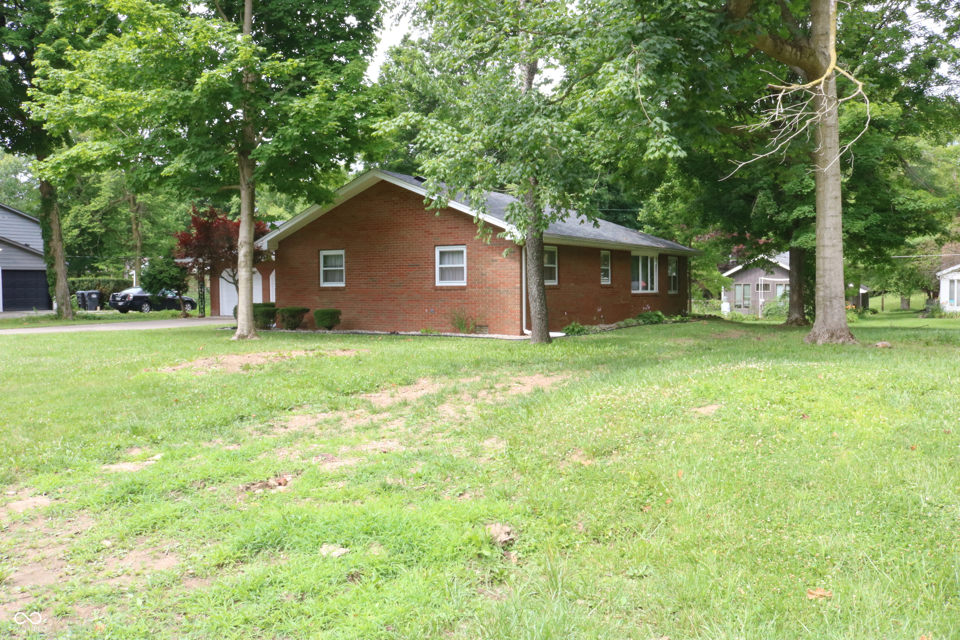 Photo 3 of 32 of 903 Yorkshire Drive house